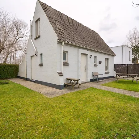 Near Belgian Coast With Garden, Cleaning Included Дом отдыха Остдёйнкерке