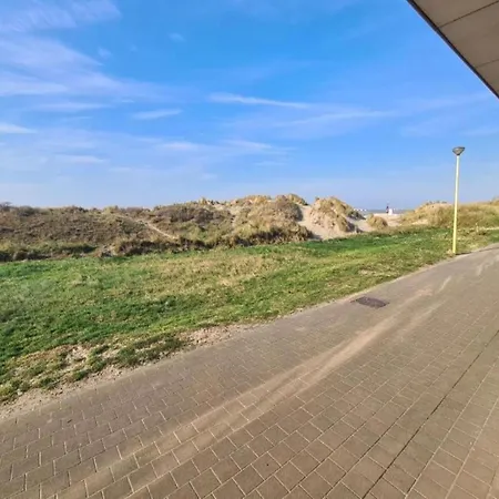 Near Belgian Coast With Garden, Cleaning Included Дом отдыха Остдёйнкерке